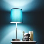 Lámpara de mesa inteligente para dormitorio: ajuste de color y atenuación.