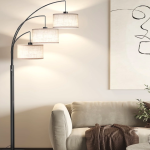 La elegancia del hierro: lámpara de piso decorativa para sala de estar