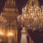 El impresionante candelabro arcoíris de macarons nórdicos