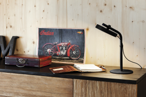 Mejora tu espacio de trabajo en casa con una lámpara de brazo ajustable