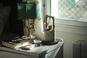 Photo marble and brass desk lamp