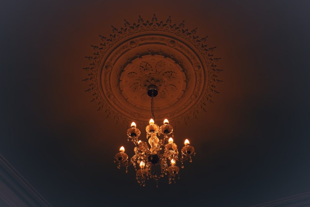 Photo gold chandelier