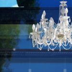 Elegante lámpara lineal de vidrio ámbar con sensor de movimiento